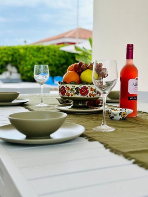 Beachfront Villa And Pool Puerto de Santiago  Bagian luar foto