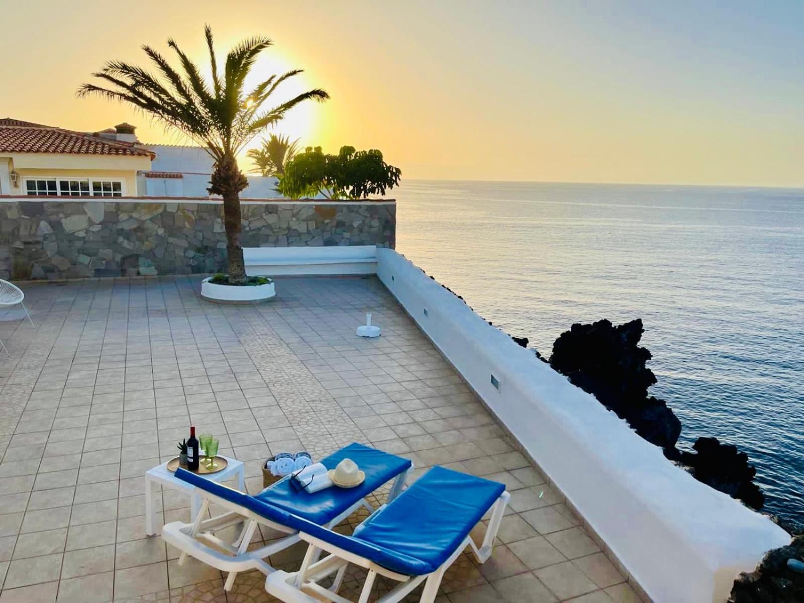 Beachfront Villa And Pool Puerto de Santiago  Bagian luar foto